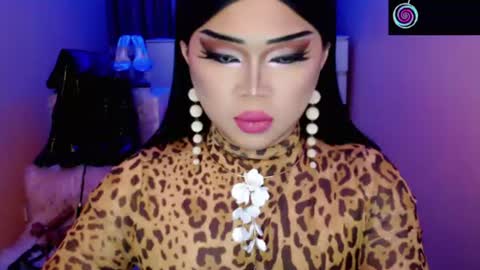 Snapshot of amiadoll chatting on June 25, 2:43 pm Queen Mireska online show from June 25, 2:43 pm