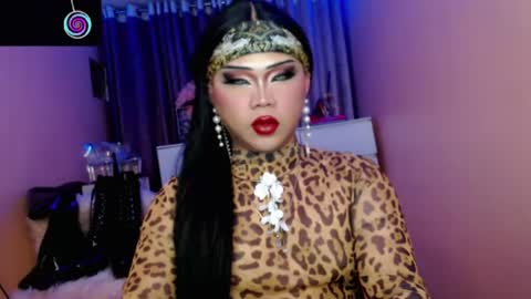 Snapshot of amiadoll chatting on July 28, 7:39 pm Queen Mireska online show from July 28, 7:39 pm