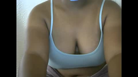 Snapshot of amichouu chatting on November 28, 8:39 am amichouu online show from November 28, 8:39 am