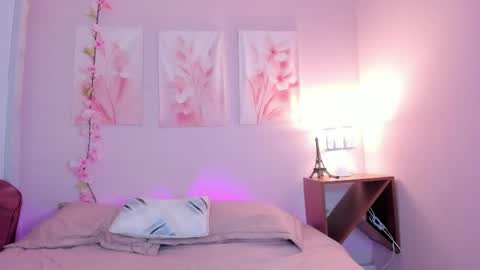 Snapshot of amiiclark chatting on February 7, 7:06 pm AmiiClark online show from February 7, 7:06 pm