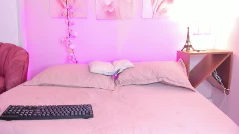 Snapshot of amiiclark chatting on February 8, 7:06 pm AmiiClark online show from February 8, 7:06 pm