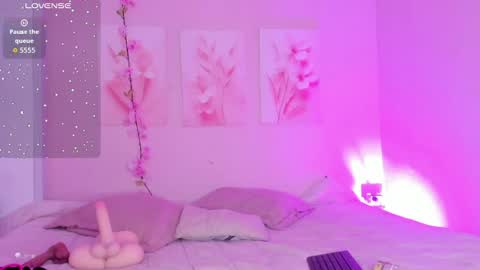 AmiiClark  online show from June 7, 7:06 pm