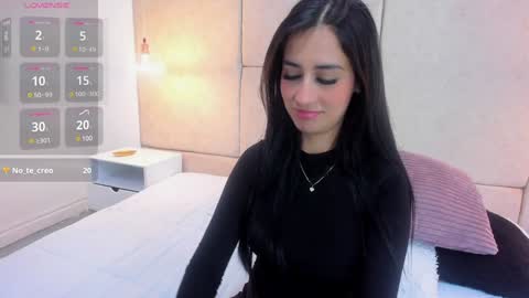 Snapshot of amiirra_ chatting on December 12, 8:43 pm Amira sweet online show from December 12, 8:43 pm