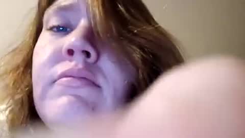 Snapshot of amileamariestar chatting on December 15, 1:43 pm amileamariestar online show from December 15, 1:43 pm