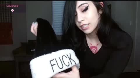 Snapshot of amilustxx chatting on December 22, 11:20 pm amilust online show from December 22, 11:20 pm