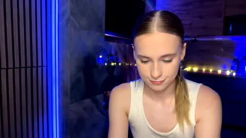 Snapshot of amily_sunray chatting on May 12, 4:26 pm Amily online show from May 12, 4:26 pm