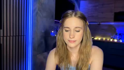 Snapshot of amily_sunray chatting on May 13, 4:37 pm Amily online show from May 13, 4:37 pm