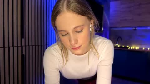Snapshot of amily_sunray chatting on May 15, 4:14 pm Amily online show from May 15, 4:14 pm
