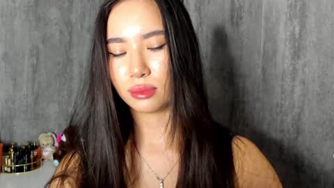 Amina online show from December 22, 5:10 pm