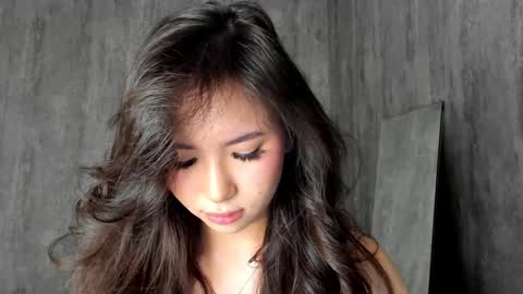 Amina online show from January 29, 1:49 pm