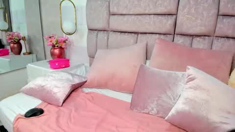 Amina online show from September 12, 7:30 am