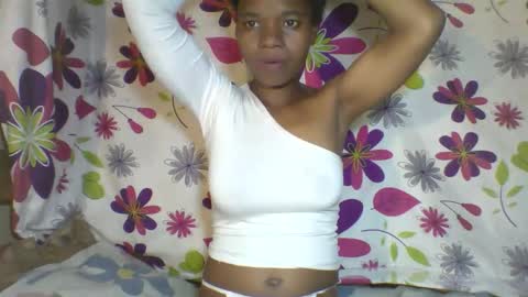 aminah01 online show from April 5, 6:21 am