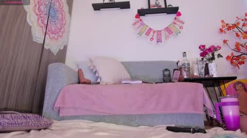 Snapshot of amiracupcake chatting on September 17, 9:49 pm AMIIRA online show from September 17, 9:49 pm