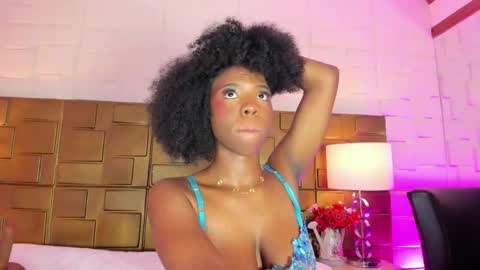 amirajones online show from May 24, 8:19 am