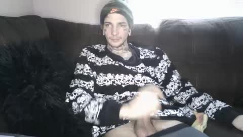 Snapshot of amiri_sweater chatting on February 26, 3:19 pm amiri_sweater online show from February 26, 3:19 pm