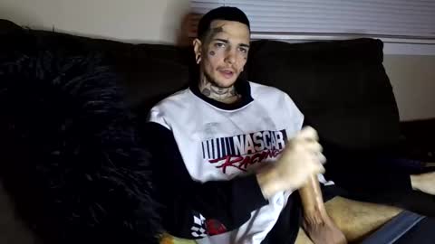 Snapshot of amiri_sweater chatting on March 5, 3:51 am amiri_sweater online show from March 5, 3:51 am