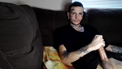 Snapshot of amiri_sweater chatting on March 6, 2:40 pm amiri_sweater online show from March 6, 2:40 pm