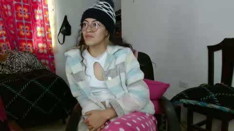 amitlu_ online show from December 3, 2:05 pm