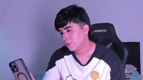 Snapshot of amon_kyle chatting on January 3, 4:11 am Amon online show from January 3, 4:11 am