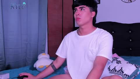 Snapshot of amon_kyle chatting on February 15, 6:02 am Amon online show from February 15, 6:02 am