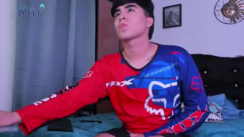 Snapshot of amon_kyle chatting on March 3, 2:15 am Amon online show from March 3, 2:15 am