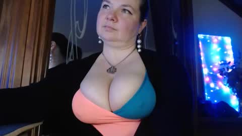 amorelara online show from December 6, 7:32 am