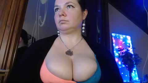 amorelara online show from December 7, 9:17 am