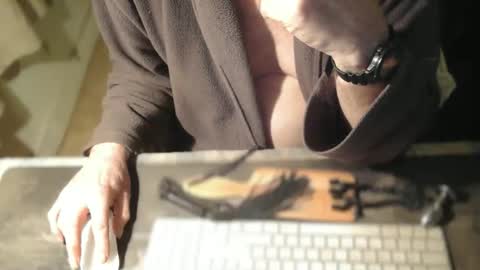 amslave4f online show from February 14, 7:27 am