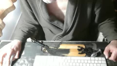 Snapshot of amslave4f chatting on May 4, 12:01 pm amslave4f online show from May 4, 12:01 pm