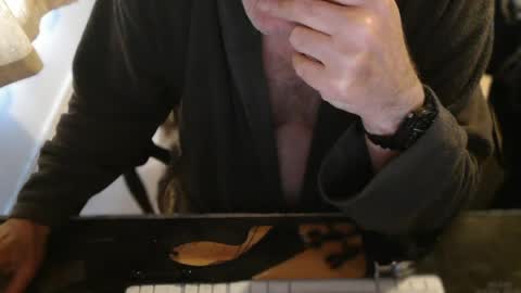 Snapshot of amslave4f chatting on August 5, 7:11 am amslave4f online show from August 5, 7:11 am