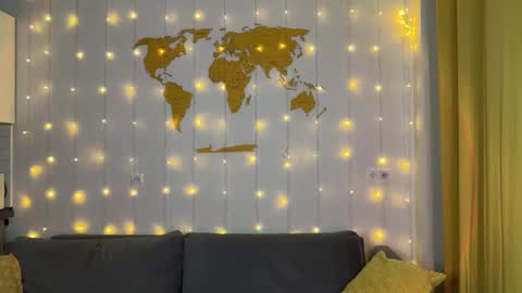 Amura Kim online show from December 8, 5:11 pm