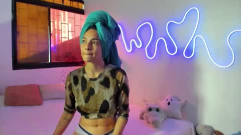 AmyEloise online show from November 1, 7:05 pm