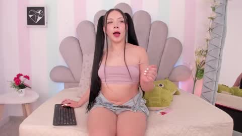 Snapshot of amy_bunniie chatting on May 20, 9:43 pm Amy online show from May 20, 9:43 pm