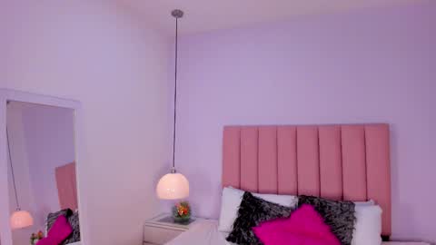 Snapshot of amy_ferreira chatting on November 11, 2:55 am Aleja online show from November 11, 2:55 am