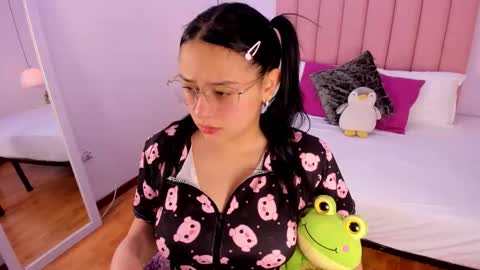 Snapshot of amy_ferreira chatting on November 19, 2:55 am Aleja online show from November 19, 2:55 am