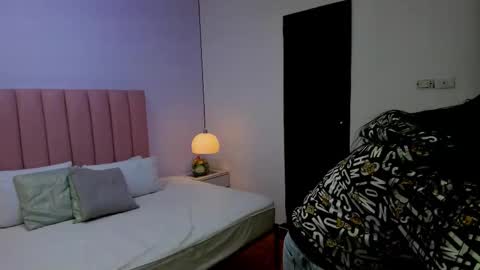 Snapshot of amy_ferreira chatting on November 24, 12:32 am Aleja online show from November 24, 12:32 am