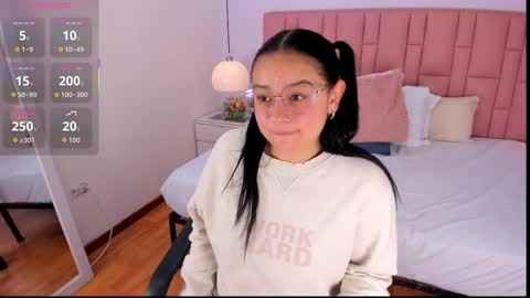 Snapshot of amy_ferreira chatting on December 14, 3:01 am Aleja online show from December 14, 3:01 am