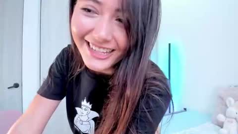 Snapshot of amy_innocent_ chatting on July 19, 7:17 pm Amy online show from July 19, 7:17 pm