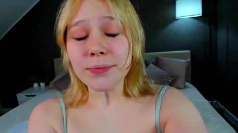 Snapshot of amy_kimberlly chatting on February 27, 7:01 am Amy online show from February 27, 7:01 am