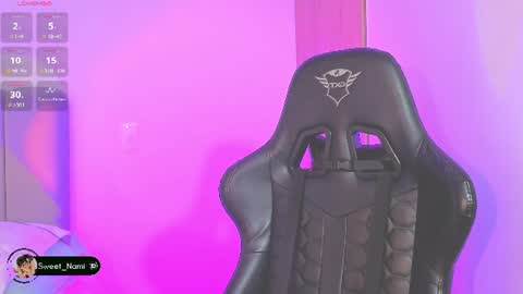 Snapshot of amy_lit chatting on June 26, 9:19 pm Hello I am Allison Welcome to my room and let is have a good time together whith me online show from June 26, 9:19 pm
