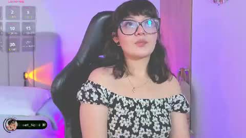 Snapshot of amy_lit chatting on July 6, 10:01 pm Hello I am Allison Welcome to my room and let is have a good time together whith me online show from July 6, 10:01 pm