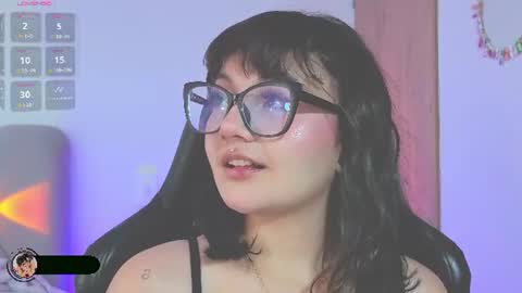 Snapshot of amy_lit chatting on July 7, 8:46 pm Hello I am Allison Welcome to my room and let is have a good time together whith me online show from July 7, 8:46 pm