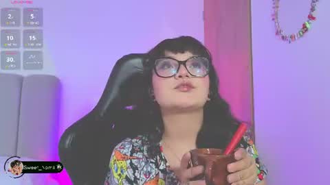 Snapshot of amy_lit chatting on July 10, 10:01 pm Hello I am Allison Welcome to my room and let is have a good time together whith me online show from July 10, 10:01 pm