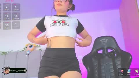 Snapshot of amy_lit chatting on July 23, 9:57 pm Hello I am Allison Welcome to my room and let is have a good time together whith me online show from July 23, 9:57 pm