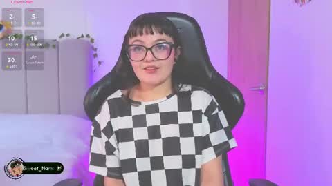 Snapshot of amy_lit chatting on July 24, 9:02 pm Hello I am Allison Welcome to my room and let is have a good time together whith me online show from July 24, 9:02 pm