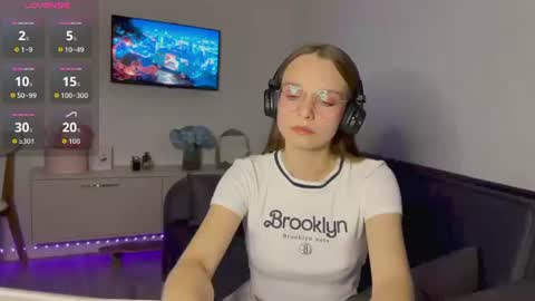Snapshot of amy_yammy3 chatting on June 17, 6:09 pm Amy online show from June 17, 6:09 pm