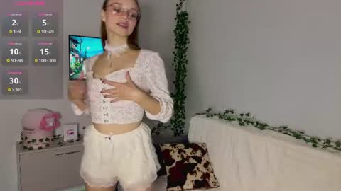 Snapshot of amy_yammy3 chatting on July 23, 6:28 pm Amy online show from July 23, 6:28 pm