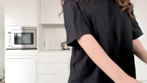 girl next door named Amy online show from April 21, 2:23 pm