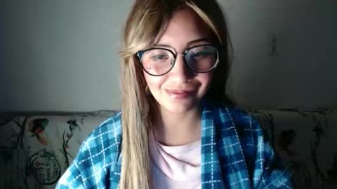 Snapshot of amycosplay99 chatting on December 24, 2:21 am amycosplay99 online show from December 24, 2:21 am