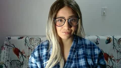 Snapshot of amycosplay99 chatting on January 16, 10:55 pm amycosplay99 online show from January 16, 10:55 pm